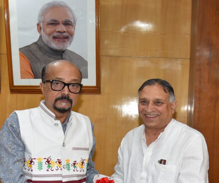 राज्यपाल श्री डेका से छत्तीसगढ़ दिव्यांगजन वित्त विकास निगम के अध्यक्ष श्री कावड़िया ने की सौजन्य भेंट