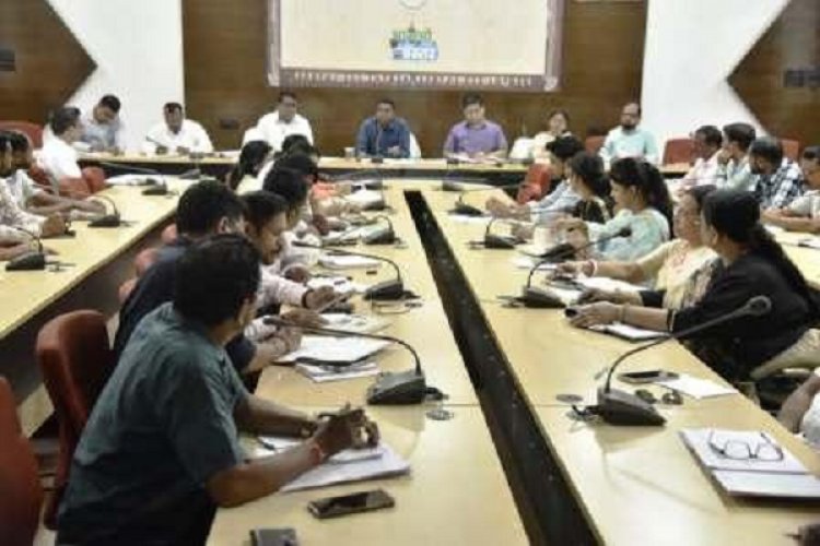 जिले में धान खरीदी की तैयारियों की कलेक्टर ने की समीक्षा