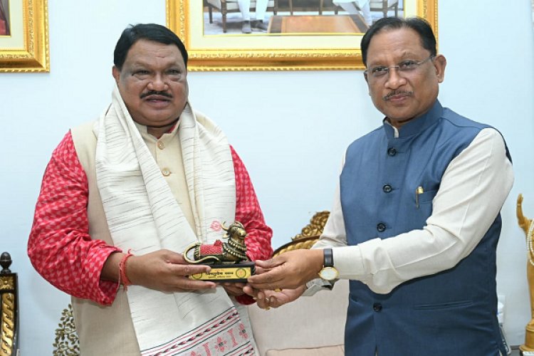रायपुर : मुख्यमंत्री श्री साय से केंद्रीय जनजातीय कार्य मंत्री श्री जुएल ओराम ने की सौजन्य मुलाकात