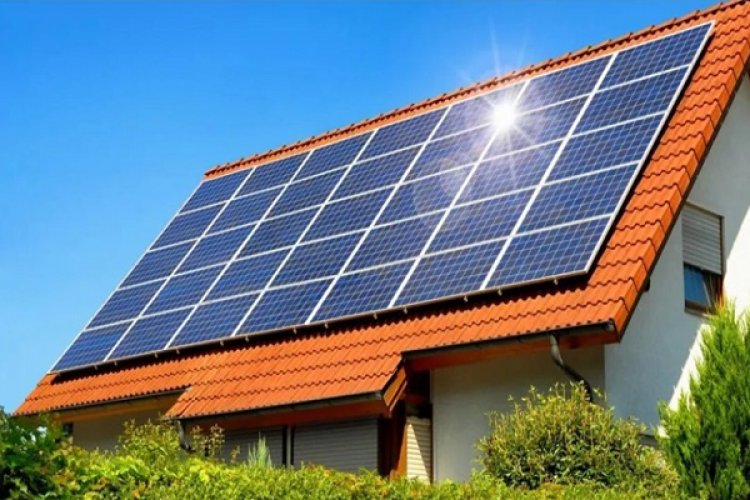 पीएम सूर्य घर योजना में घूसखोरी: संविदा कर्मचारी बर्खास्त, जेई निलंबित