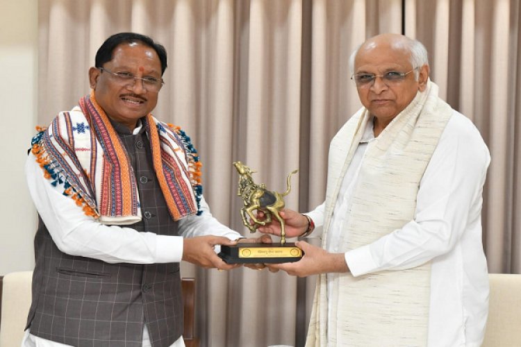 रायपुर : मुख्यमंत्री श्री विष्णु देव साय ने गांधीनगर में गुजरात के मुख्यमंत्री श्री भूपेंद्र पटेल से की सौजन्य भेंट