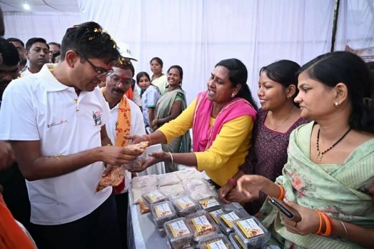 तमनार के स्वामी आत्मानंद विद्यालय परिसर में हुआ स्वदेशी मेला का आयोजन