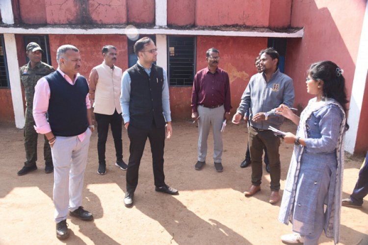 अम्बिकापुर : कलेक्टर एवं जिला पंचायत सीईओ ने छात्रावास, आंगनबाड़ी केंद्रों और निर्माण कार्यों का किया निरीक्षण