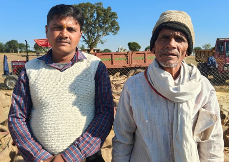 रायपुर : पिता-पुत्र साथ में समिति में बेचा 30.80 क्विंटल धान