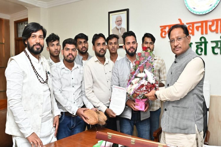 रायपुर : मुख्यमंत्री श्री विष्णु देव साय से पोस्ट मैट्रिक अनुसूचित जाति छात्रावास के प्रतिनिधि मंडल ने की सौजन्य भेंट