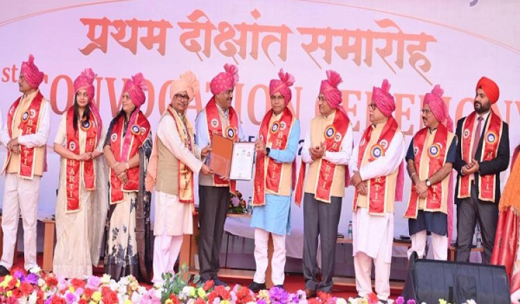 रायपुर : दीक्षांत समारोह केवल डिग्री प्राप्ति का अवसर नहीं, बल्कि जीवन में नई जिम्मेदारियों के निर्वहन की शुरुआत है -उच्च शिक्षा मंत्री श्री टंक राम वर्मा