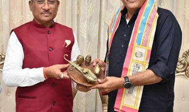 केंद्रीय पर्यटन एवं संस्कृति मंत्री श्री गजेन्द्र सिंह शेखावत ने मुख्यमंत्री श्री विष्णुदेव साय से की सौजन्य भेंट