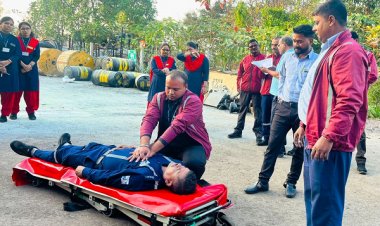 सड़क दुर्घटना में आपात स्थिति से निपटने मॉक-ड्रिल