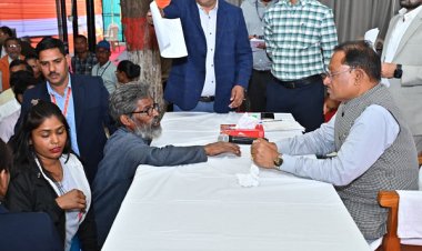 60 वर्षीय अविवाहित श्रमिक श्री हनुमंत राव का नहीं बना था राशन कार्ड : मुख्यमंत्री ने जनदर्शन में तत्काल राशन कार्ड बनाने के दिए निर्देश, मिलेगा शासकीय योजनाओं का लाभ