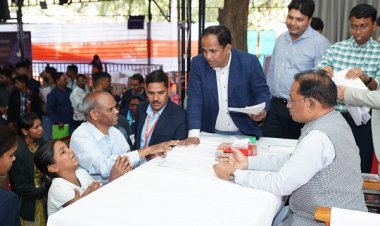 मुख्यमंत्री श्री विष्णु देव साय के निर्देश पर लकवाग्रस्त महिला को तुरंत मंजूर हुए 5 लाख रुपए