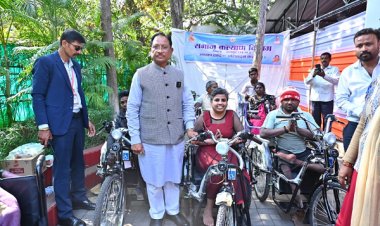 मुख्यमंत्री जनदर्शन में दिव्यांगजनों को मिली राहत