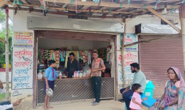 बिठलदाह के सुनील सामुदायिक शौचालय परिसर में कर रहे किराना दुकान संचालन