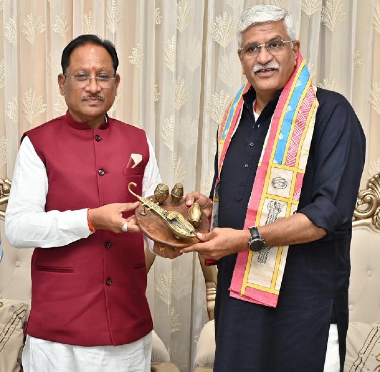 केंद्रीय पर्यटन एवं संस्कृति मंत्री श्री गजेन्द्र सिंह शेखावत ने मुख्यमंत्री श्री विष्णुदेव साय से की सौजन्य भेंट