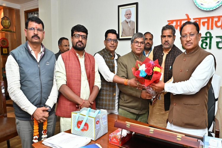 मुख्यमंत्री श्री विष्णुदेव साय से वीर शहीद दीपक भारद्वाज स्मृति समिति के सदस्यों की सौजन्य मुलाकात