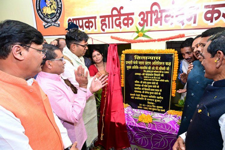 वित्त मंत्री श्री ओ.पी. चौधरी शासकीय लक्ष्मणेश्वर स्नातकोत्तर महाविद्यालय खरौद के हीरक जयंती समारोह में हुए शामिल