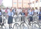 उद्योग मंत्री श्री लखन लाल देवांगन ने छात्राओं को बांटी साइकिल, बोले: खूब पढ़े-खूब बढ़े