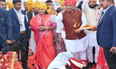 बौद्ध परंपराओं के साथ छह नवदंपत्तियों ने लिया जीवनभर साथ निभाने का संकल्प