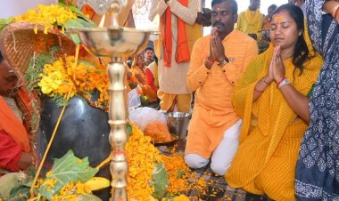 मंत्री श्रीमती लक्ष्मी राजवाड़े गृह ग्राम बीरपुर में नवनिर्मित शिव मंदिर की प्राण-प्रतिष्ठा में शामिल हुईं