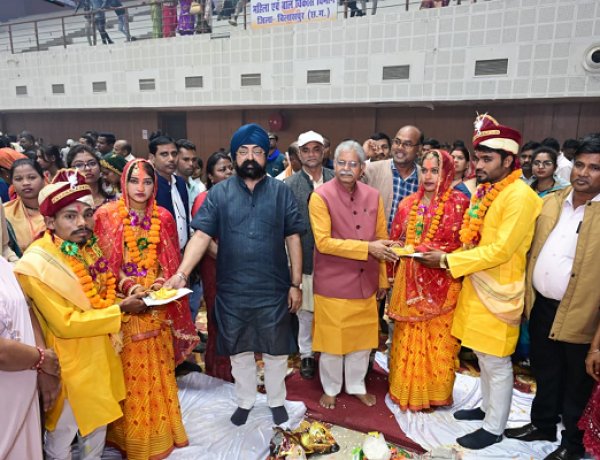 मुख्यमंत्री कन्या विवाह योजना : मुख्यमंत्री श्री विष्णुदेव साय ने वर्चुअली जुड़कर नव दंपत्तियों को दिया आर्शीवाद