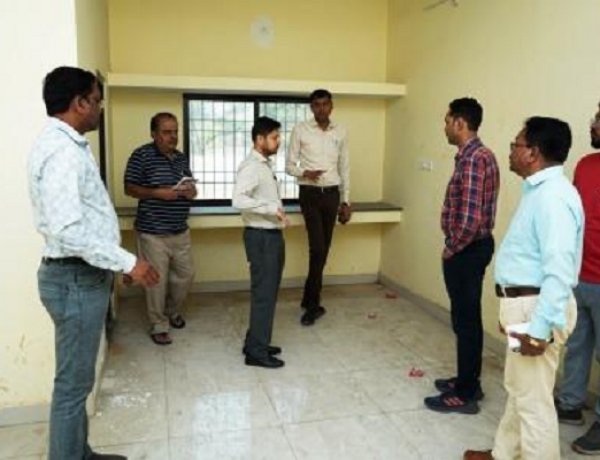 कलेक्टर ने आईटी पार्क और नालंदा परिसर का किया निरीक्षण