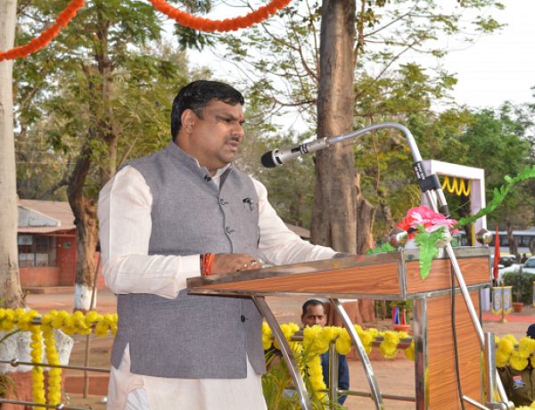 नेताजी सुभाष चंद्र बोस राज्य पुलिस अकादमी में 870 प्रशिक्षु उपनिरीक्षकों हेतु संवादात्मक प्रशिक्षण कार्यक्रम : शिक्षा मंत्री श्री गजेंद्र यादव ने किया मार्गदर्शन