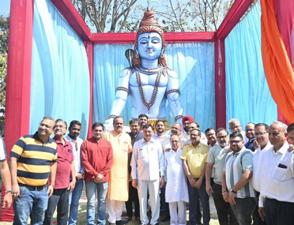 18 फीट ऊंचे शिव प्रतिमा का उद्योग मंत्री श्री लखन लाल देवांगन ने पूजन अर्चना कर किया अनावरण, विभिन्न धार्मिक अनुष्ठानों में हुए सम्मिलित
