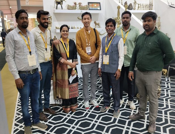 आईएचजीएफ फेयर 2026 में छत्तीसगढ़ी शिल्प की गूंज, कोंडागांव के कलाकारों ने बिखेरा हुनर का जादू