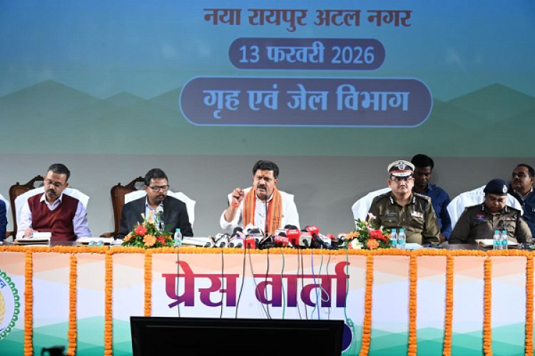 गृह, जेल मंत्री श्री विजय शर्मा की आज छत्तीसगढ संवाद नवा रायपुर के ऑडिटोरियम में पत्रकारों से चर्चा करते हुए