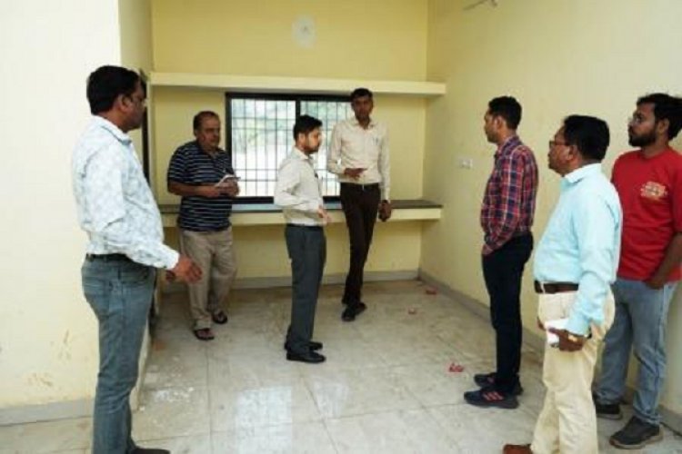 कलेक्टर ने आईटी पार्क और नालंदा परिसर का किया निरीक्षण