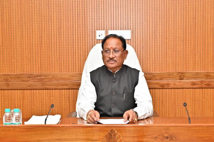 मुख्यमंत्री श्री विष्णु देव साय की अध्यक्षता में आज यहाँ विधानसभा परिसर स्थित सभाकक्ष में मंत्री परिषद की बैठक शुरू