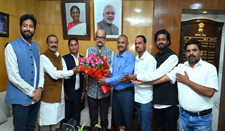 राज्यपाल श्री डेका से अखिल भारतीय कुर्मी क्षत्रिय महासभा के प्रदेश अध्यक्ष ने भेंट की