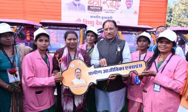 विशेष लेख : ‘महतारी गौरव वर्ष’ : महिला सशक्तिकरण के नवयुग की ओर अग्रसर छत्तीसगढ़