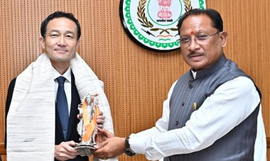 मुख्यमंत्री श्री विष्णु देव साय से जापान दूतावास के राजनीतिक मामलों के मंत्री श्री आबे नोरिआकि ने की सौजन्य मुलाकात