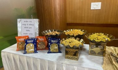 केन्द्रीय जेल रायपुर के बंदियों द्वारा निर्मित नमकीन उत्पादों का विधानसभा सदस्यों ने लिया आनंद