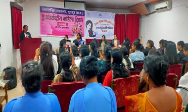 जिला सूरजपुर न्यायालय में अंतर्राष्ट्रीय महिला दिवस का भव्य आयोजन - नारी शक्ति का हुआ सम्मान