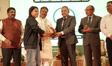 पर्यावरण संरक्षण का संदेश, प्रसूता माताओं को हरियाली की भेंट