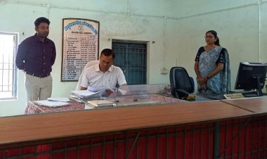 संभागायुक्त ने एसडीएम कार्यालय डोंगरगांव का किया आकस्मिक निरीक्षण