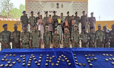 दंतेवाड़ा में 5 नक्सलियों ने किया सरेंडर, 40 हथियार बरामद