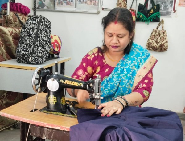 टेलरिंग के व्यवसाय में पूजा देवांगन को मिला मजबूत आधार