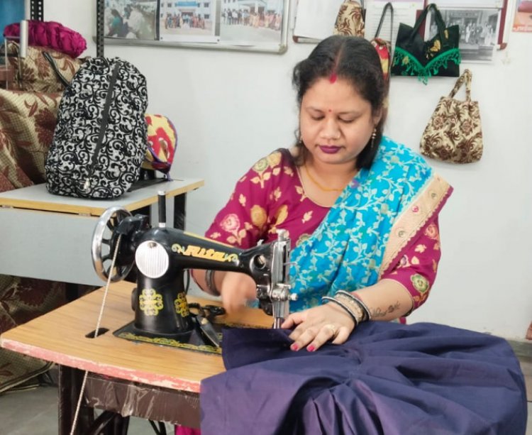 टेलरिंग के व्यवसाय में पूजा देवांगन को मिला मजबूत आधार