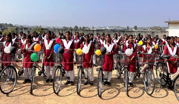 सरस्वती साइकिल योजना और बेटी बचाओ-बेटी पढ़ाओ से सशक्त हो रहीं बेटियां