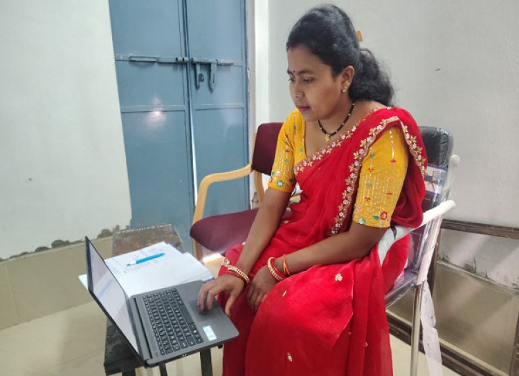 विशेष आलेख :आधार से जुड़ी सेवाएं उपलब्ध करा आत्मनिर्भर बनी संगीता सिंह