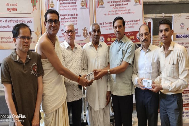 जैन संवेदना ट्रस्ट ने 19 बुजुर्गों व बच्चों को दिये श्रवण यन्त्र