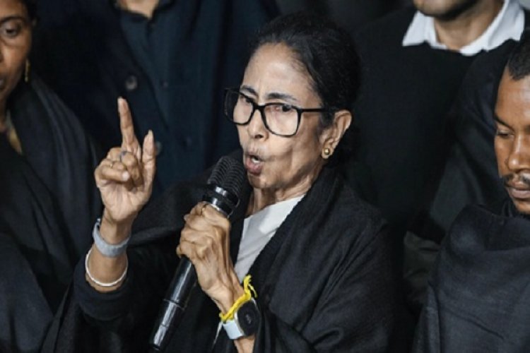 चुनाव से पहले ममता ने पुजारियों और मुअज़्ज़िनों के भत्ते में 500 रुपये की बढ़ोतरी की