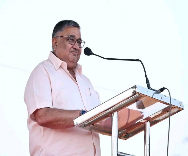कैबिनेट मंत्री श्री राजेश अग्रवाल ने चंदखुरी स्थित राज्य पुलिस अकादमी में प्रशिक्षण प्राप्त कर रहे युवा पुलिस अधिकारियों से की मुलाकात