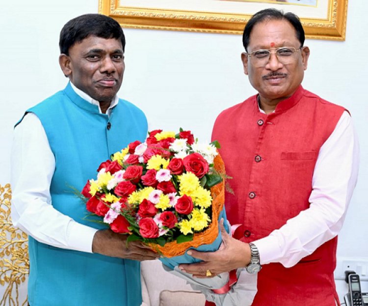 मुख्यमंत्री श्री विष्णु देव साय से गोवा के खेल एवं जनजातीय कल्याण मंत्री श्री रमेश तावड़कर की सौजन्य भेंट