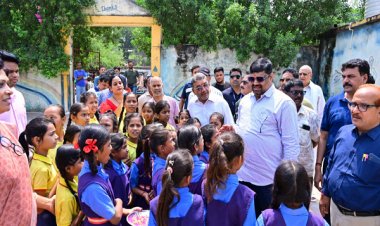 शिक्षा मंत्री गजेन्द्र यादव ने दुर्ग के प्राथमिक विद्यालय का किया निरीक्षण