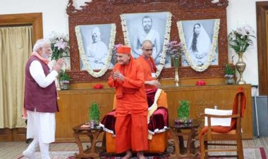 पीएम मोदी ने किया बेलूर मठ का दौरा