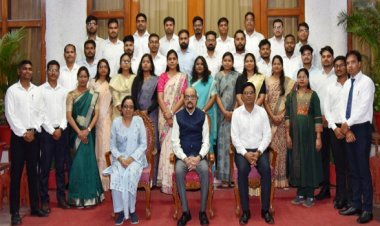 राज्यपाल से मिले प्रशिक्षणरत नायब तहसीलदार