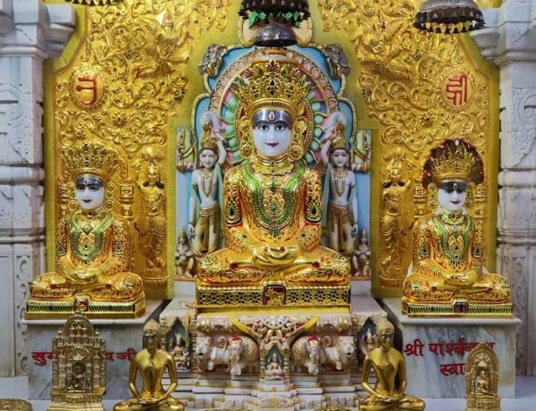 अक्षय तृतीया पर सीमंधर स्वामी जैन मंदिर में इक्षुरस से परमात्मा का स्नात्र पूजन